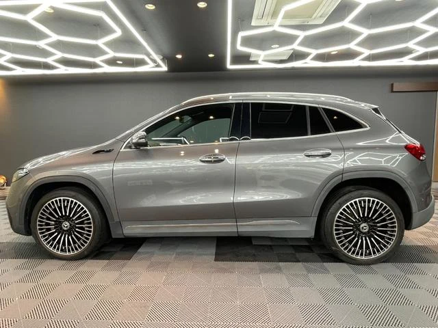 MERCEDES BENZ EQA 8