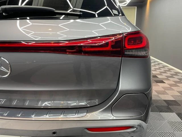 MERCEDES BENZ EQA 40