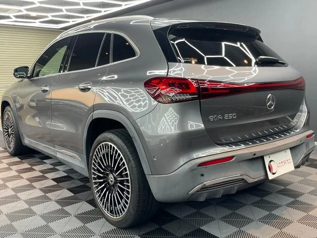 MERCEDES BENZ EQA 7