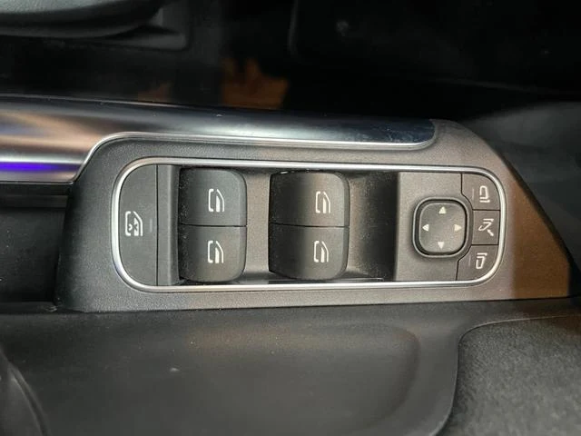 MERCEDES BENZ EQA 29