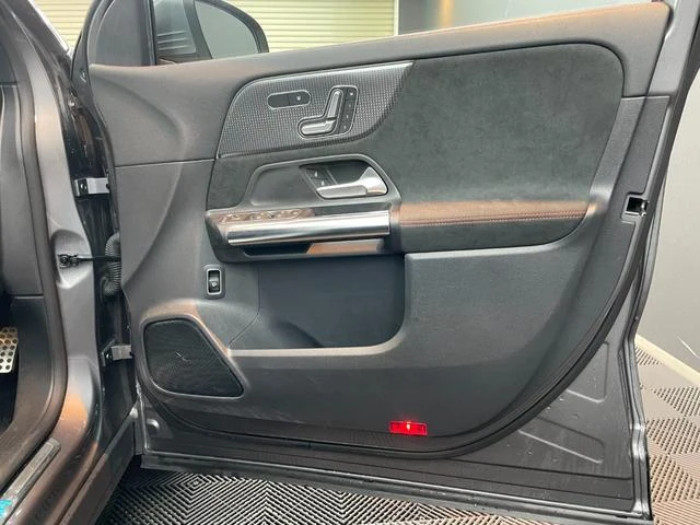 MERCEDES BENZ EQA 18