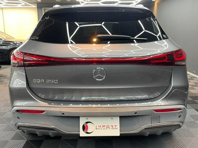 MERCEDES BENZ EQA 6