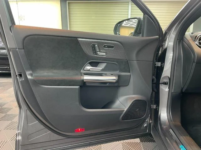 MERCEDES BENZ EQA 9