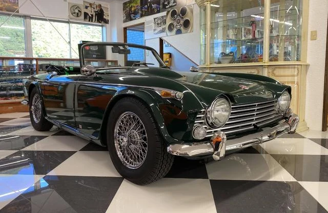 TRIUMPH TR-4 BASEGRADE фото 3
