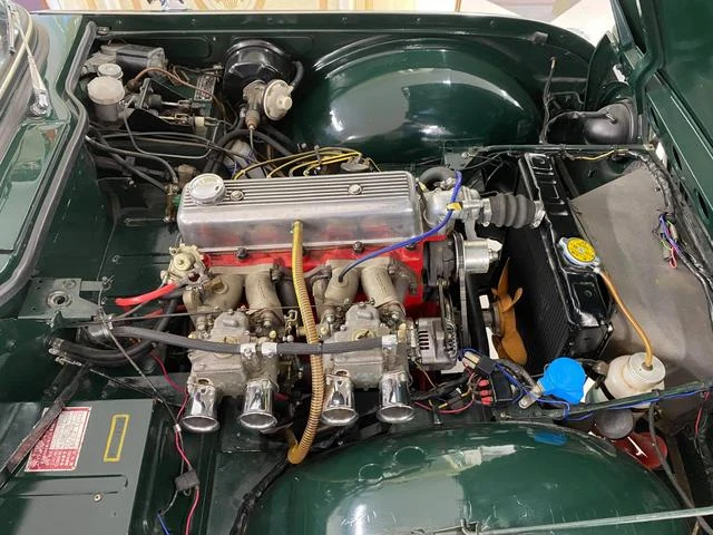 Triumph TR-4 7