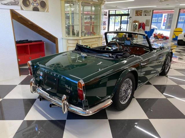 Triumph TR-4 3