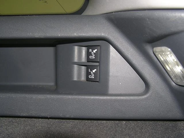 Land Rover DISCOVERY 56