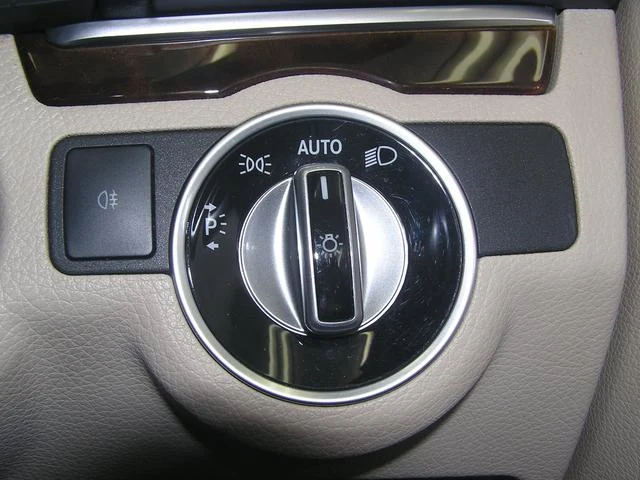 MERCEDES BENZ E-CLASS 55