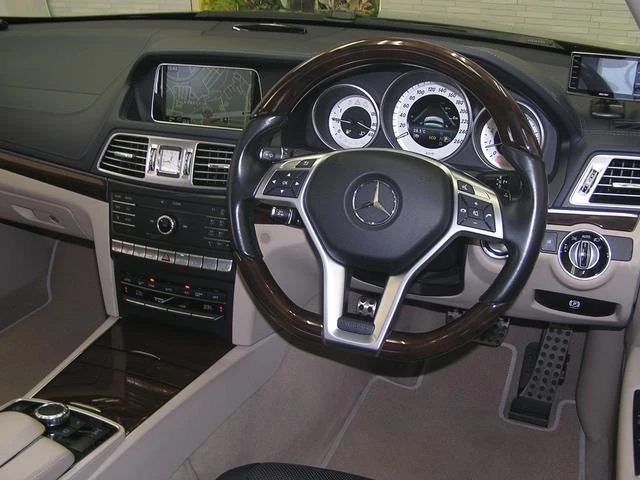 MERCEDES BENZ E-CLASS 24