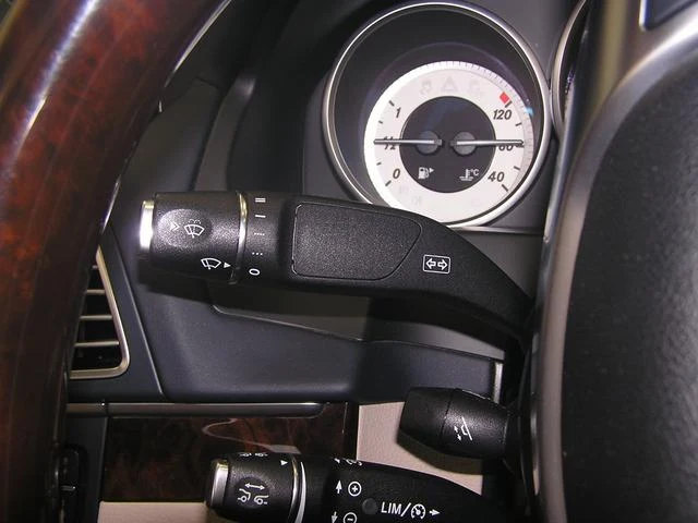 MERCEDES BENZ E-CLASS 51