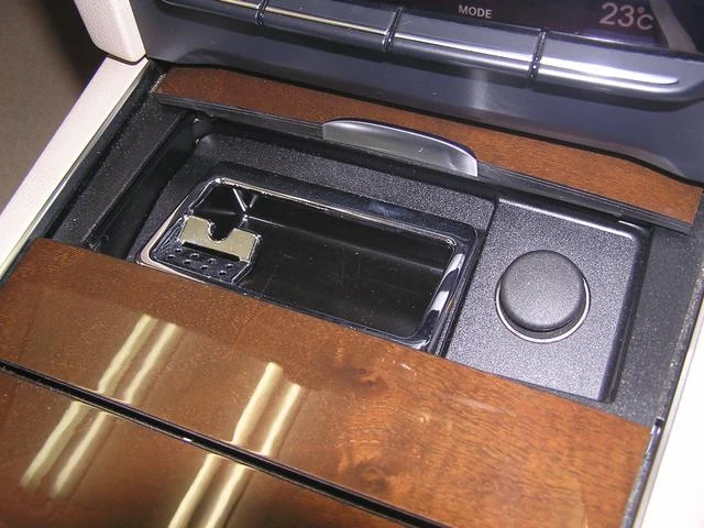 MERCEDES BENZ E-CLASS 20