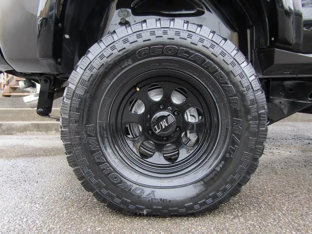 Hummer H3 4