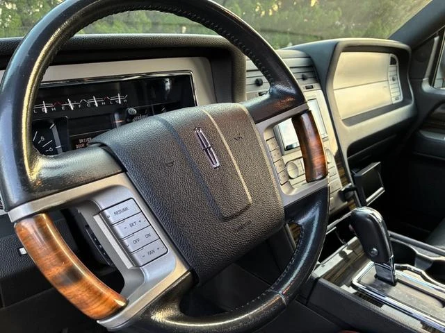 Lincoln NAVIGATOR 67