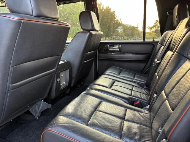 Lincoln NAVIGATOR 63