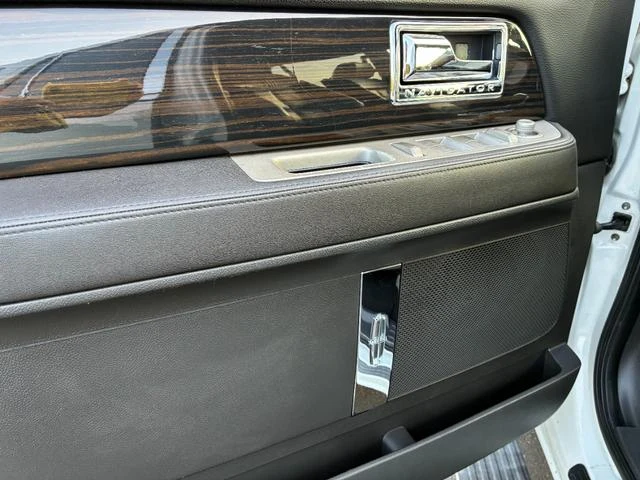 Lincoln NAVIGATOR 23