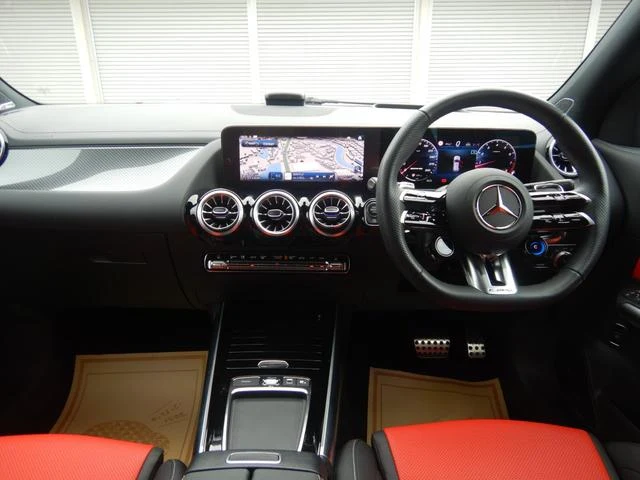 MERCEDES AMG GLA-CLASS 8