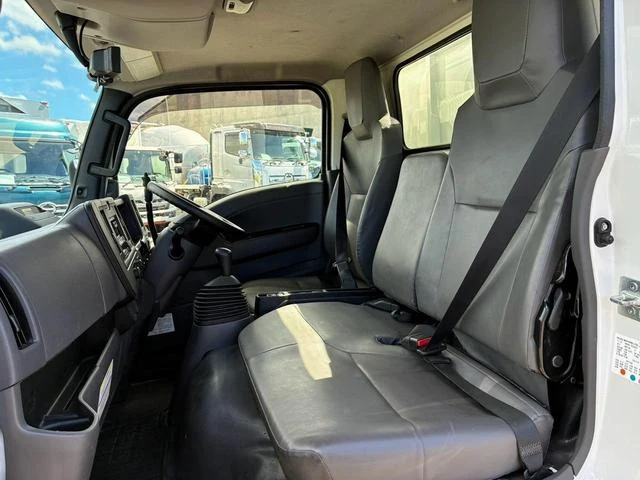 Isuzu ELF 28