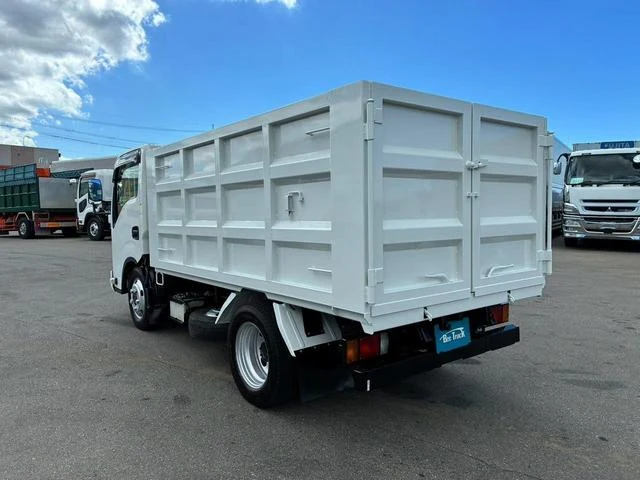 Isuzu ELF 13