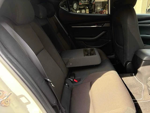 Mazda MAZDA3 40