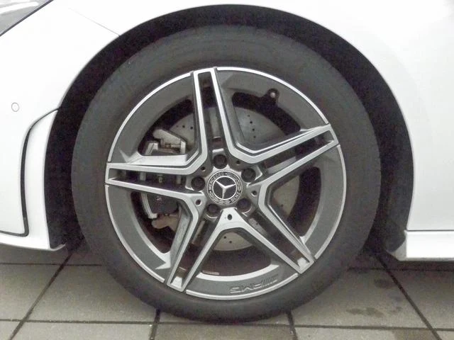 MERCEDES BENZ CLA-CLASS 52