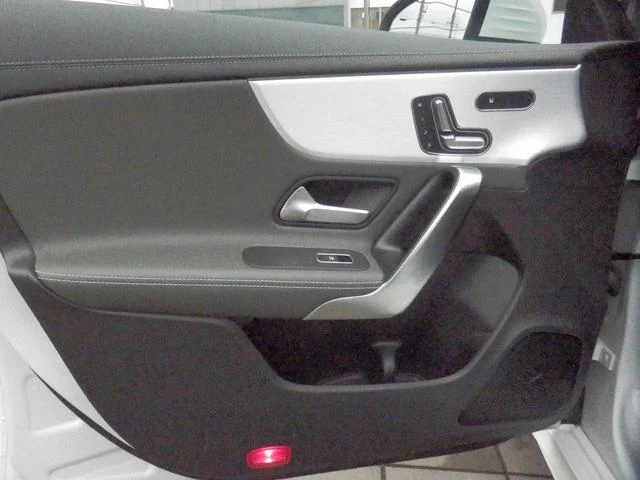 MERCEDES BENZ CLA-CLASS 29
