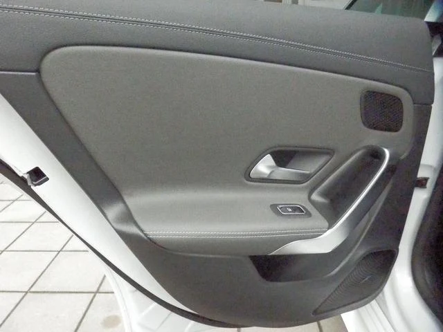 MERCEDES BENZ CLA-CLASS 26