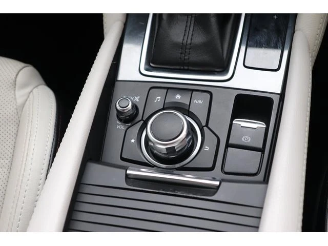 Mazda ATENZA 39