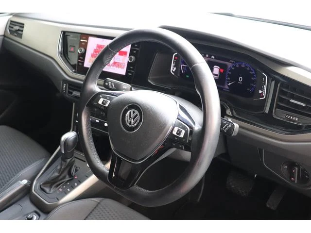 Volkswagen POLO 24