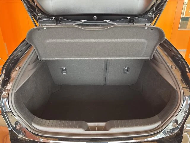 Mazda MAZDA3 10