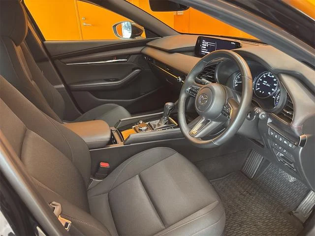 Mazda MAZDA3 12