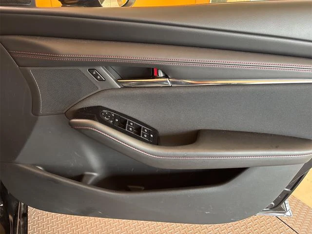 Mazda MAZDA3 18