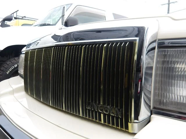 Lincoln TOWNCAR 7