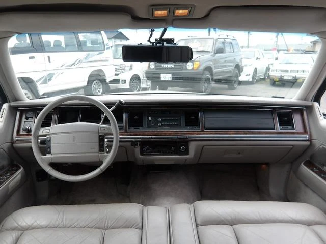 Lincoln TOWNCAR 16