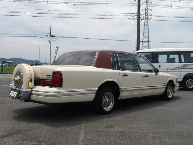Lincoln TOWNCAR 3
