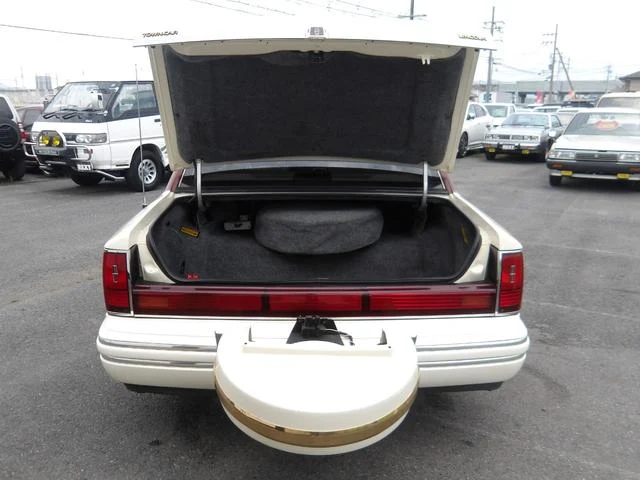 Lincoln TOWNCAR 33