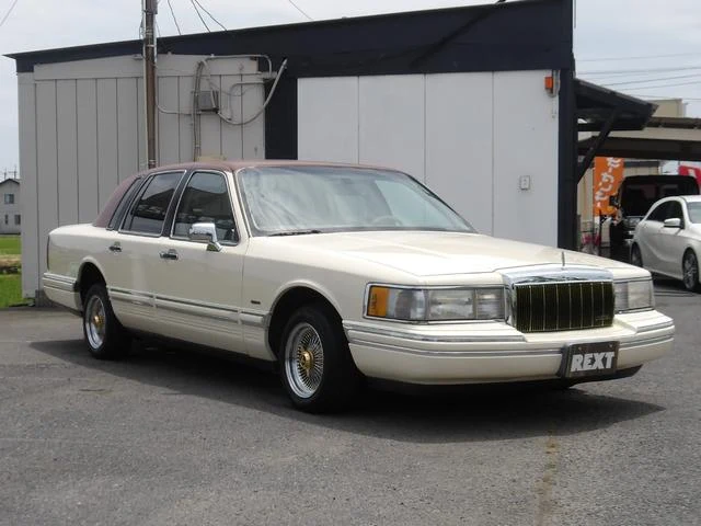 Lincoln TOWNCAR 2