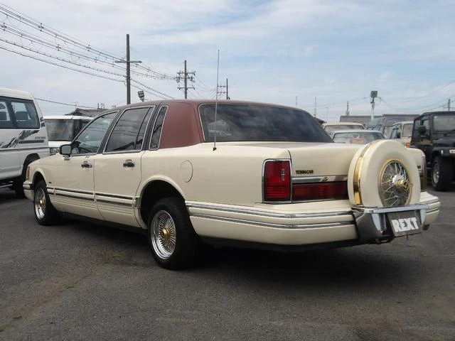 Lincoln TOWNCAR 5