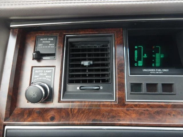 Lincoln TOWNCAR 23