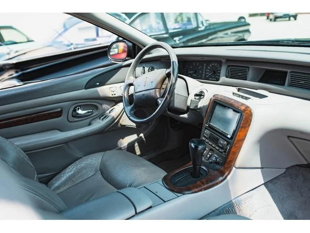 Lincoln MARK VIII 32