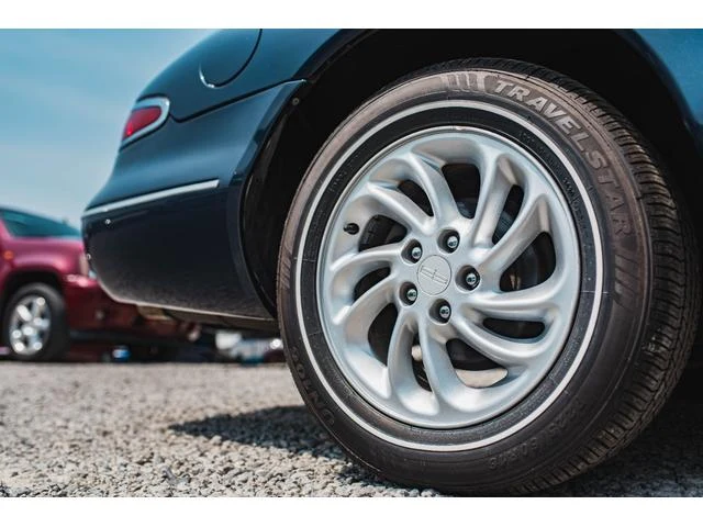 Lincoln MARK VIII 25