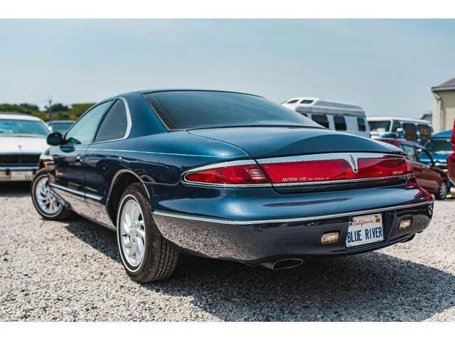 Lincoln MARK VIII 3