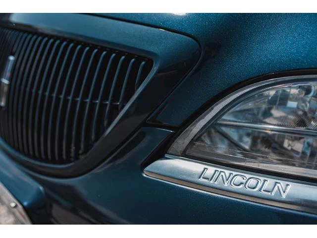 Lincoln MARK VIII 12