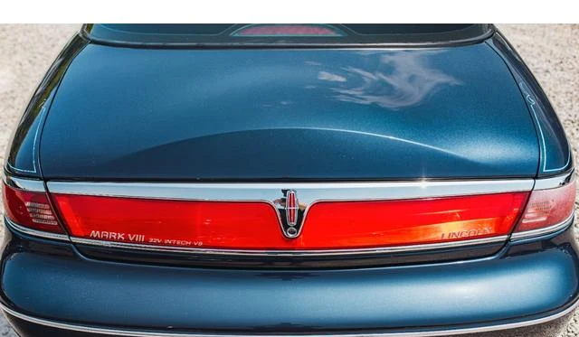 Lincoln MARK VIII 7