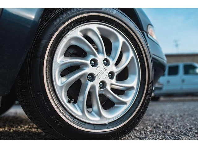 Lincoln MARK VIII 50