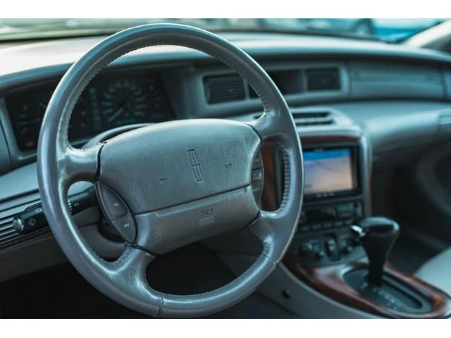 Lincoln MARK VIII 52