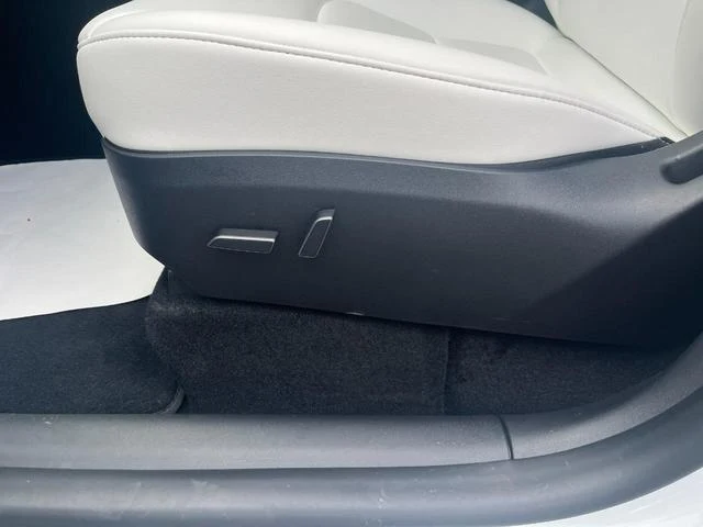 Tesla MODEL 64