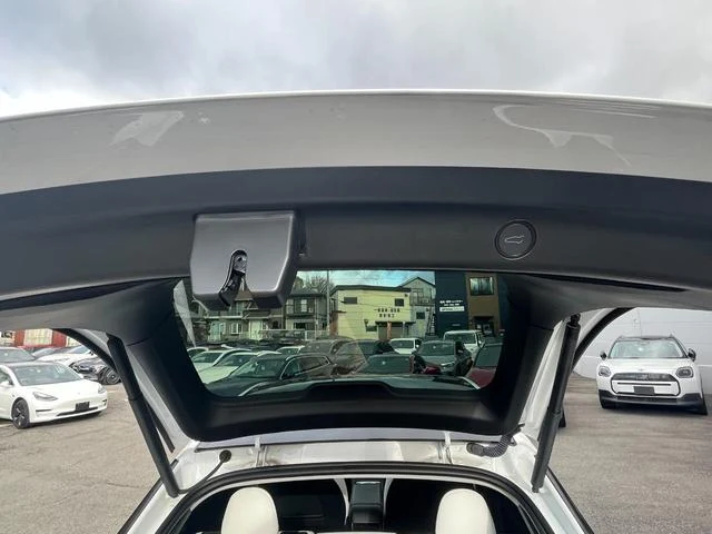 Tesla MODEL 44