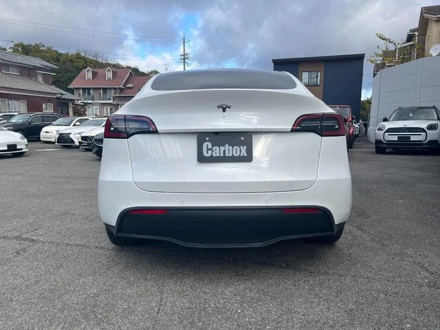 Tesla MODEL 18