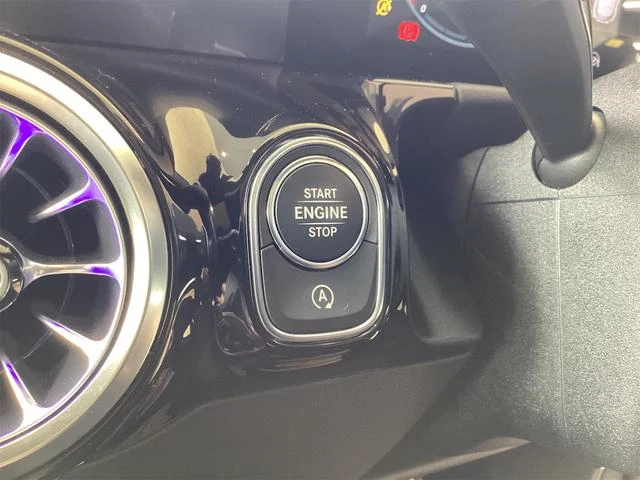 MERCEDES BENZ GLA-CLASS 8