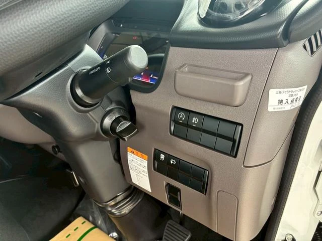 Mitsubishi Fuso CANTER 23